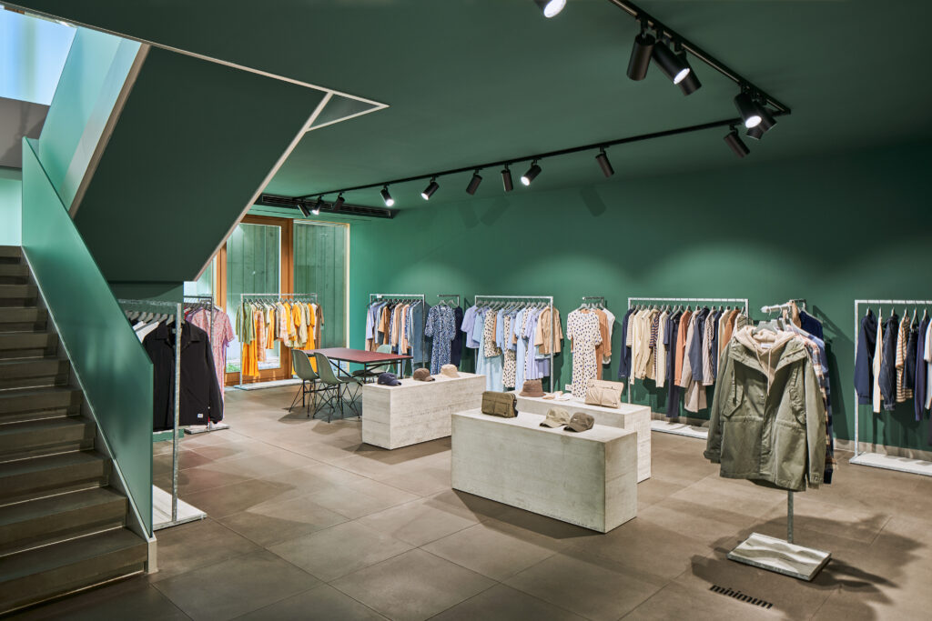 Shop Beleuchtung Berlin
Lichtberatung Berlin
Leuchten Berlin Brandenburg
Herstellervertretung Beleuchtung
Beleuchtungsplanung Berlin
Lichtkonzepte für Unternehmen
Innenbeleuchtung Architektur
Hochwertige Leuchten für Projekte
Lichtsteuerungssysteme Berlin
Architektenbeleuchtung Brandenburg
Beleuchtungslösungen für Büros